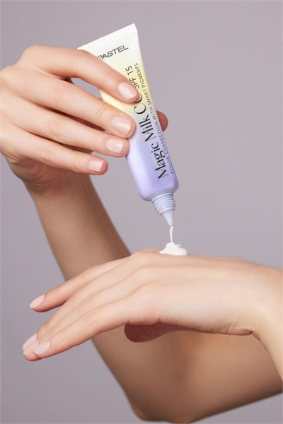 pastel-magic-milk-spf15-cc-with3.jpg